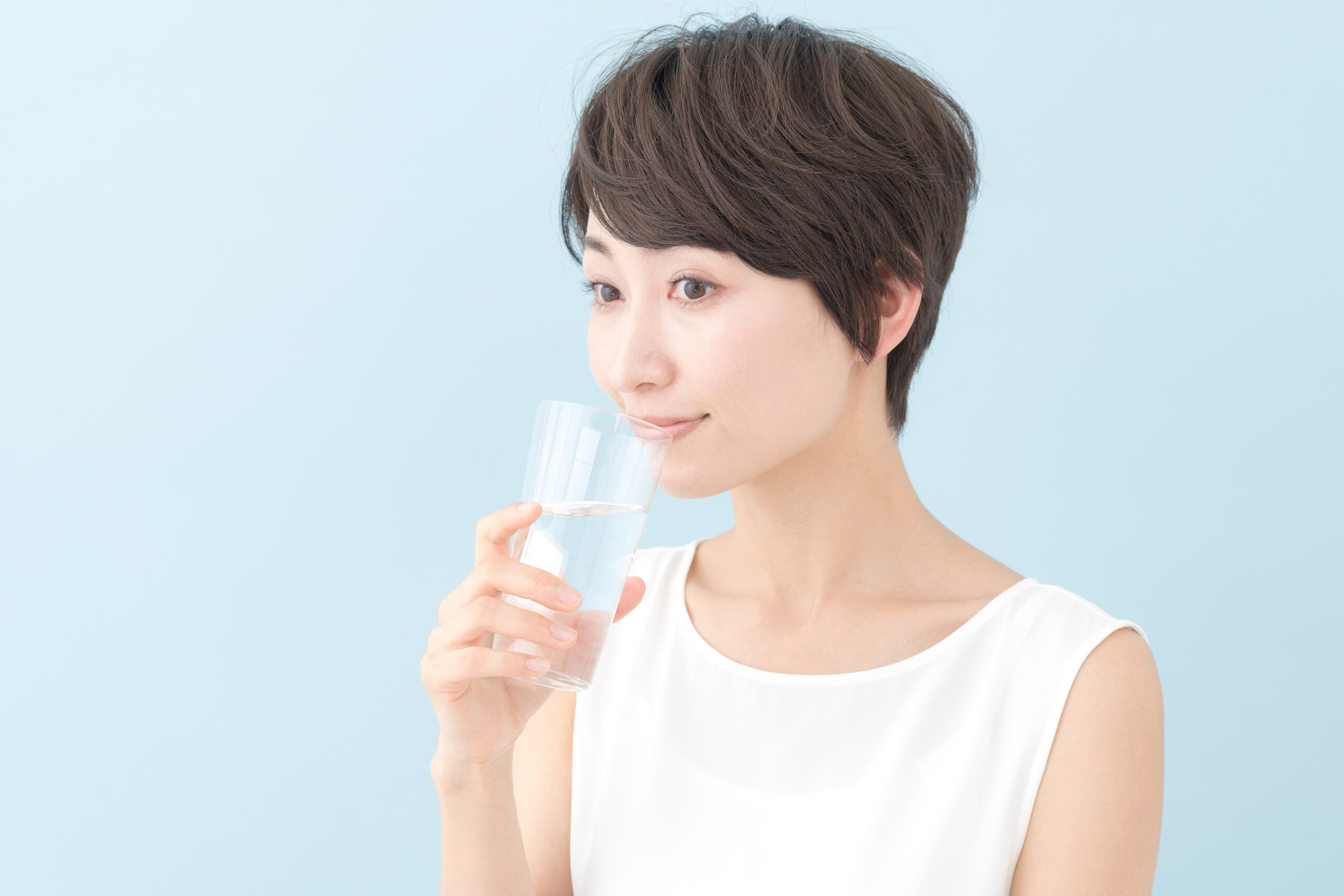 コンパクトサイズの浄水器にはどんなものがある？「ポット型」「据え置き型」の2種類を解説 